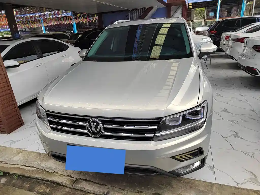 VOLKSWAGEN TIGUAN L