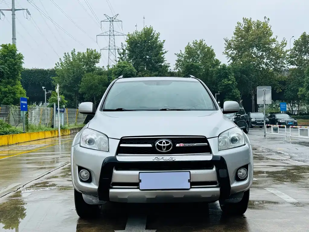 Toyota RAV4 — миниатюра 2