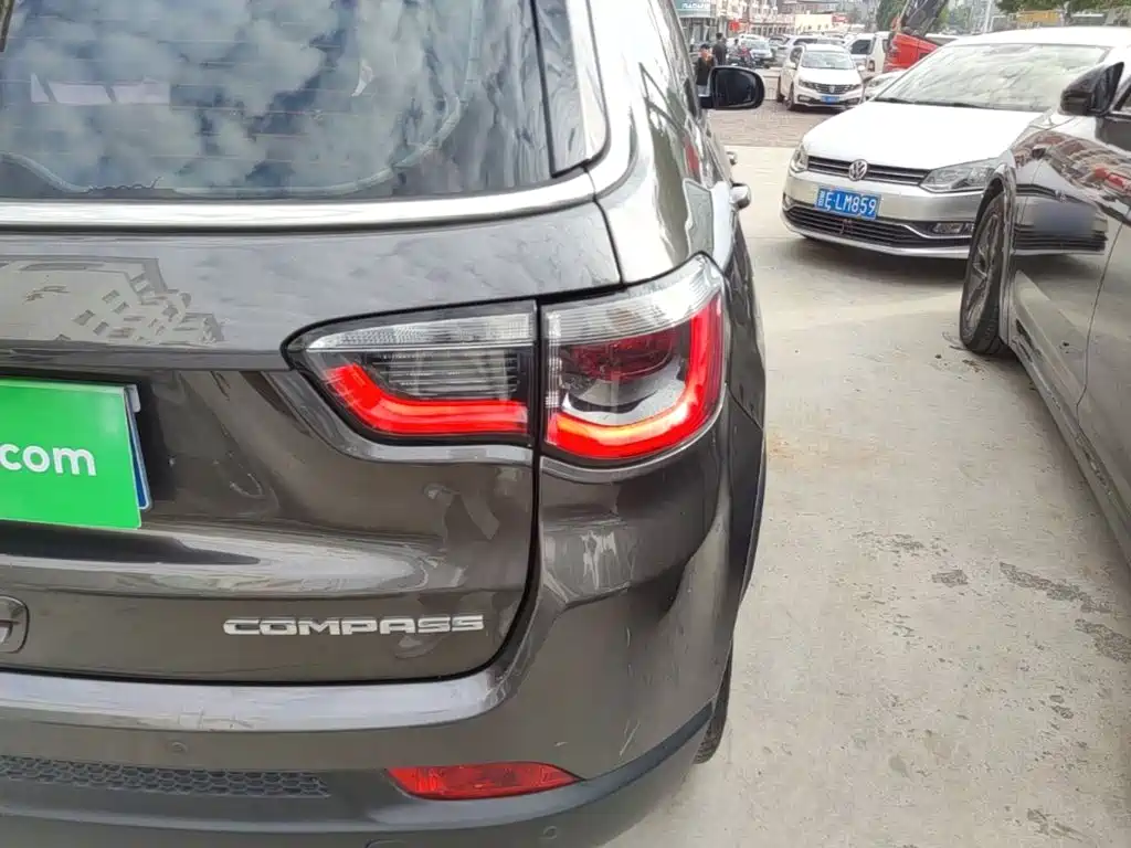 Jeep Compass — миниатюра 8