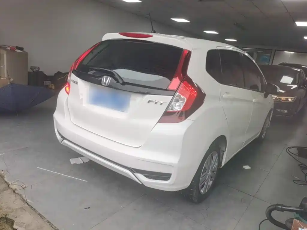Honda Fit — миниатюра 7