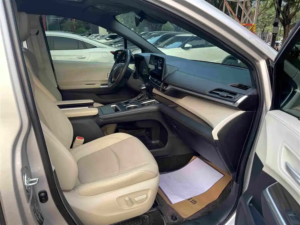 Toyota Sienna — миниатюра 15
