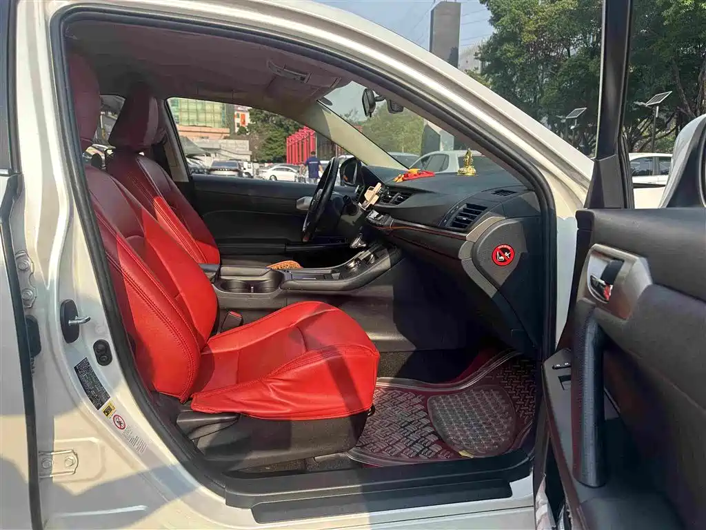 Lexus CT — миниатюра 11