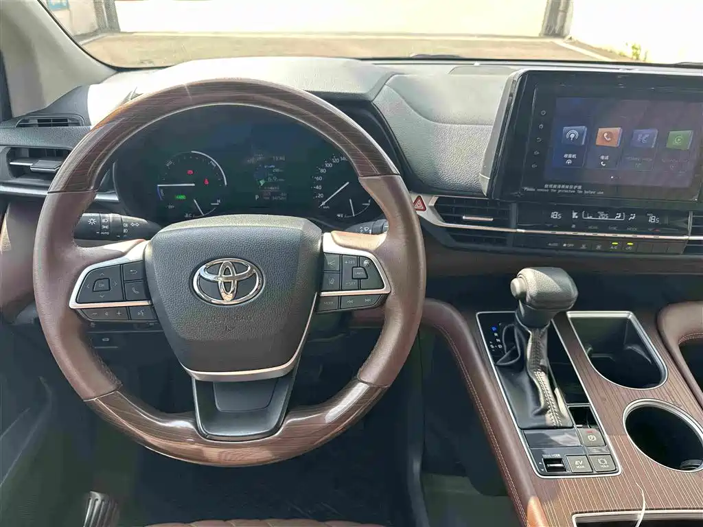 Toyota Sienna — миниатюра 7