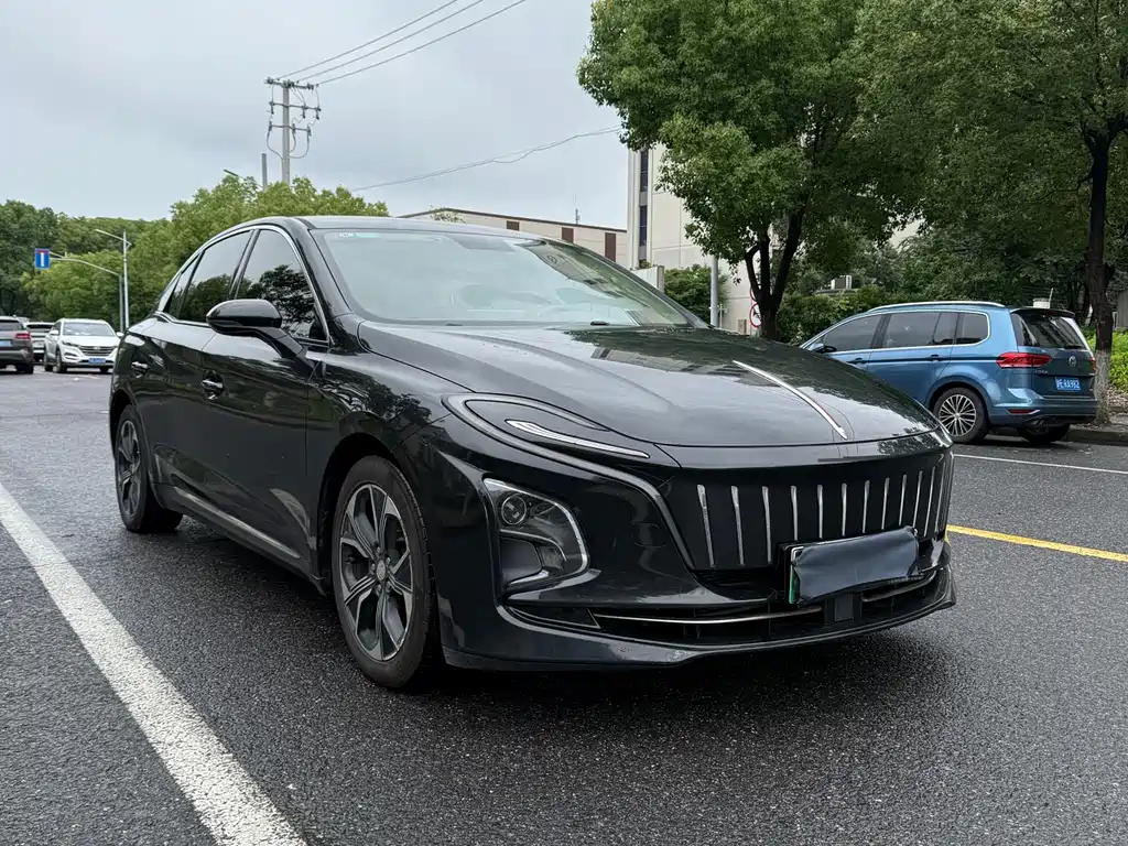 Hongqi E-QM5
