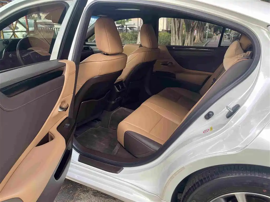 Lexus ES — миниатюра 16