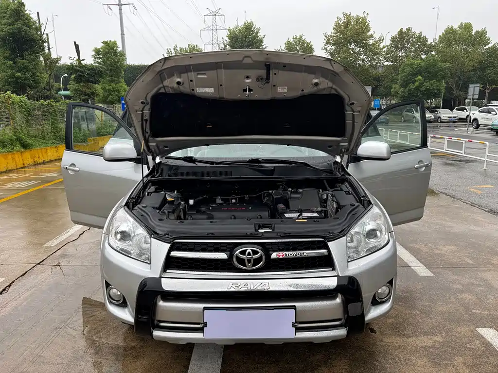 Toyota RAV4 — миниатюра 11