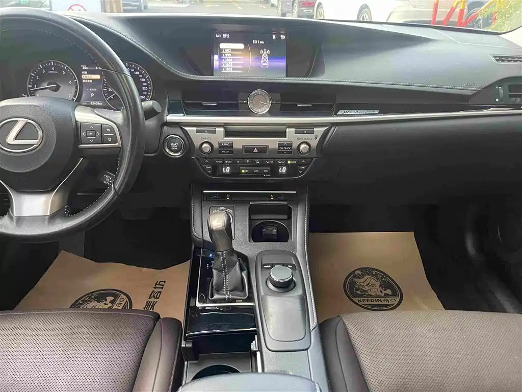 Lexus ES — миниатюра 21