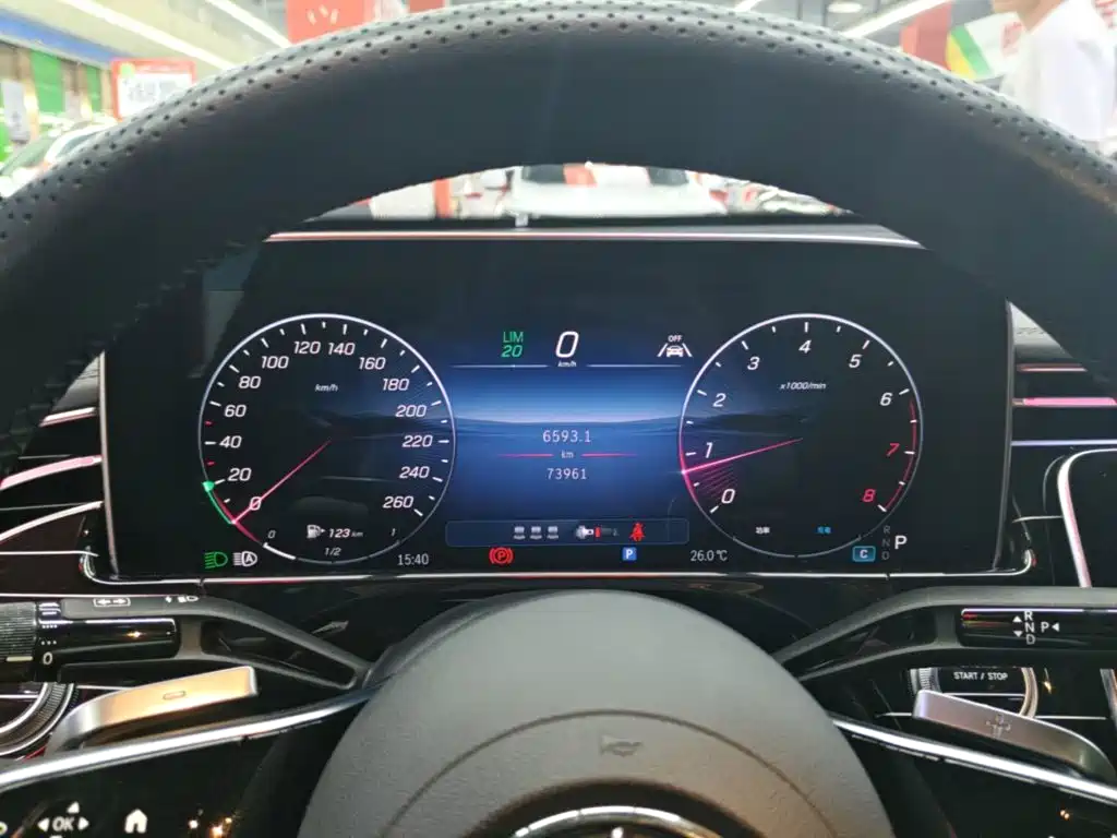 Mercedes-Benz E-Class — миниатюра 12
