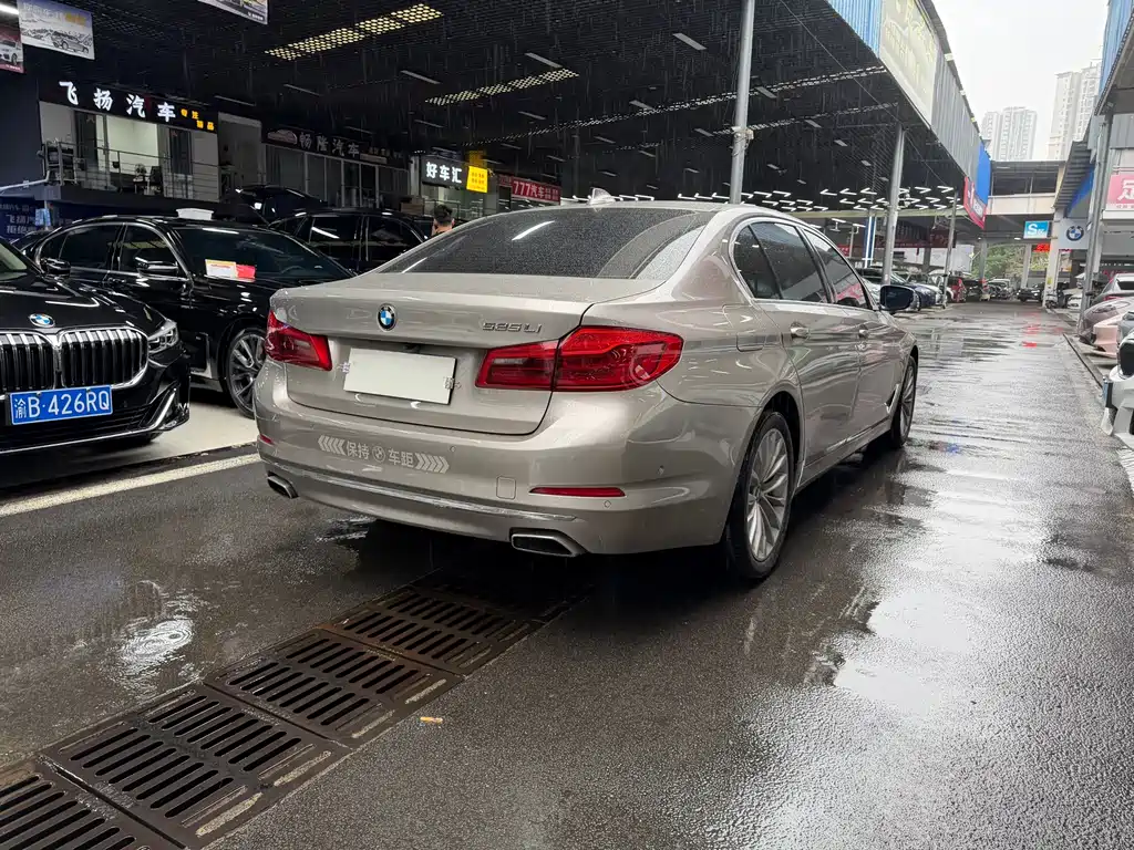 BMW 5 Series — миниатюра 6