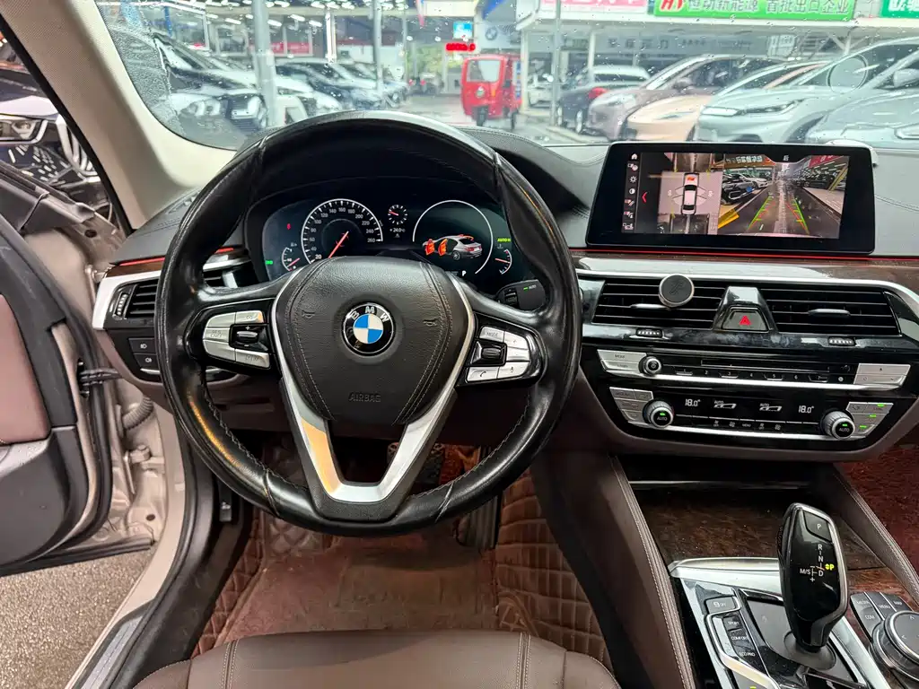 BMW 5 Series — миниатюра 15