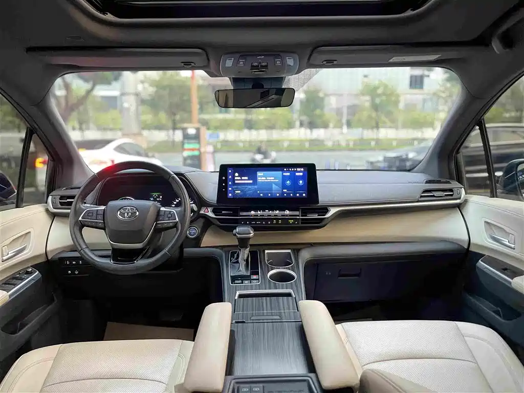 Toyota Sienna — миниатюра 21