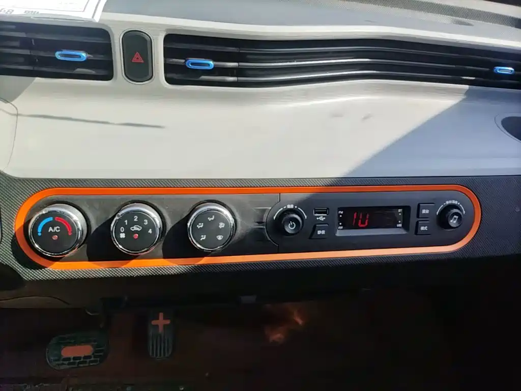 Wuling MINIEV — миниатюра 13