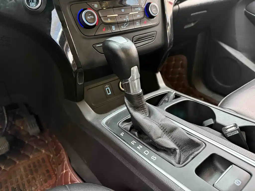 Ford Kuga — миниатюра 10