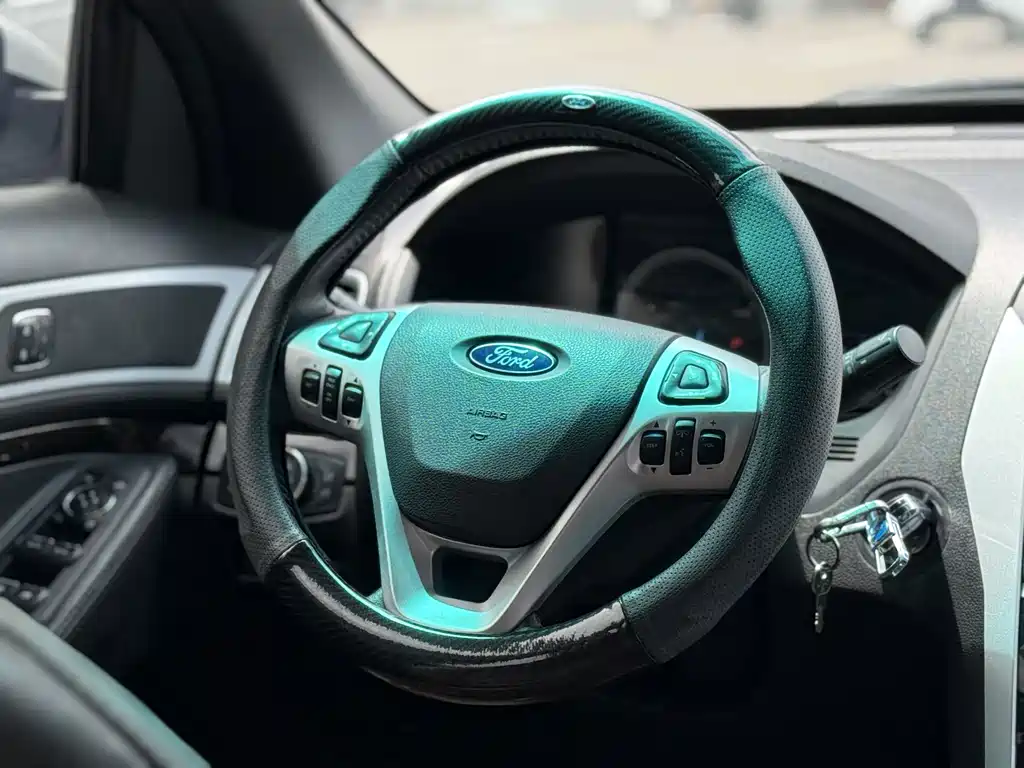 Ford Explorer (Import) — миниатюра 6