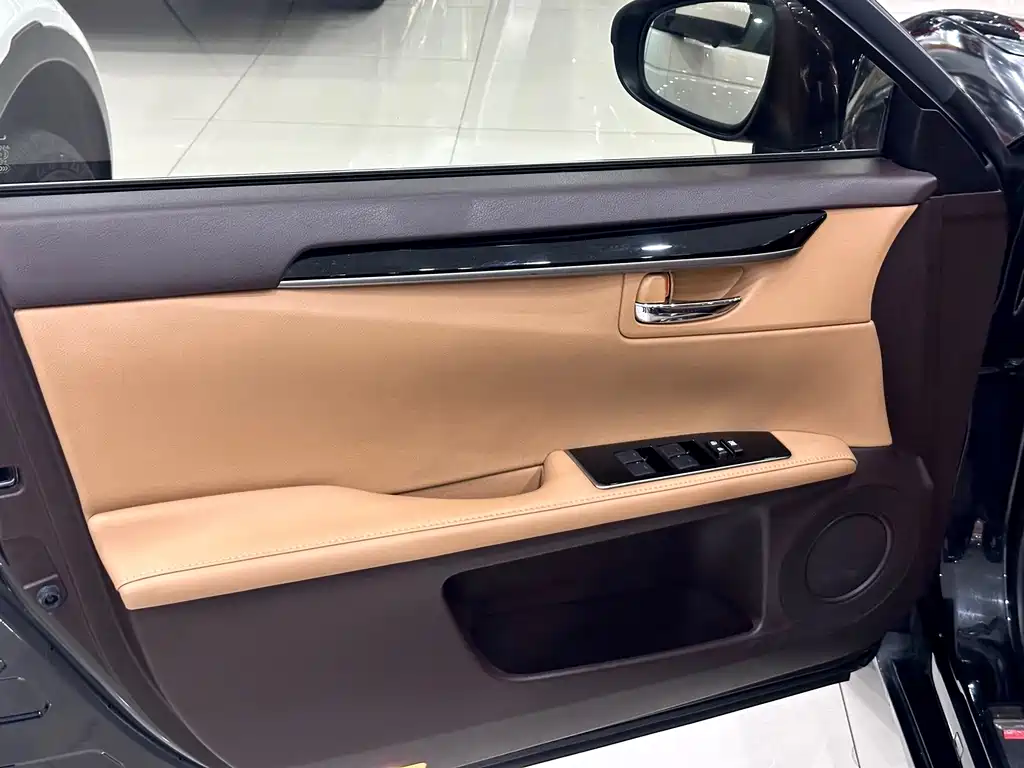 Lexus ES — миниатюра 25