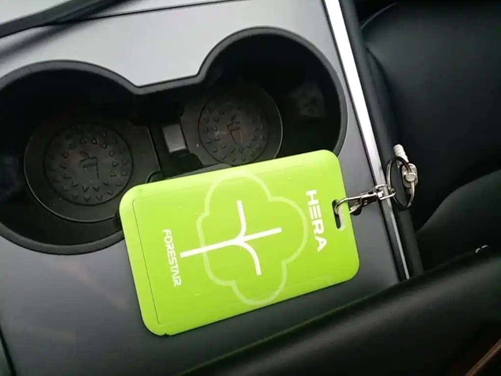 Tesla Model Y — миниатюра 9
