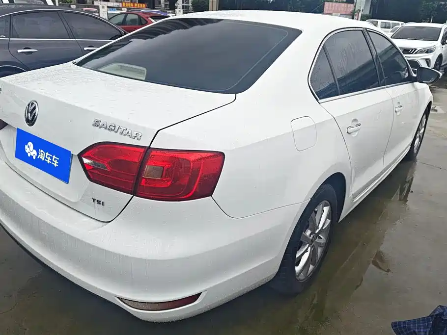 Volkswagen Sagitar 2012 1.4TSI AT Luxury