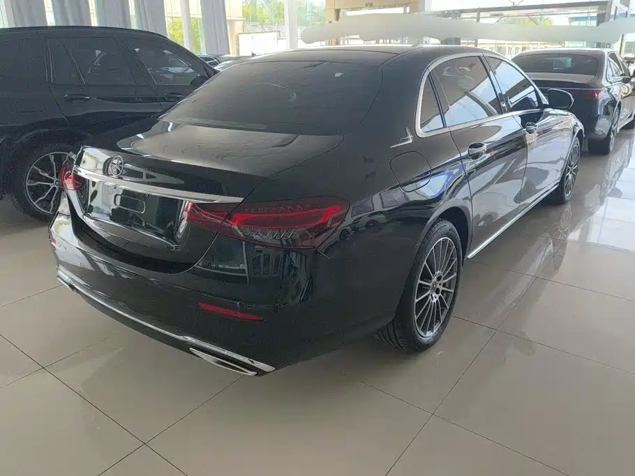 Mercedes-Benz E-Class — миниатюра 3