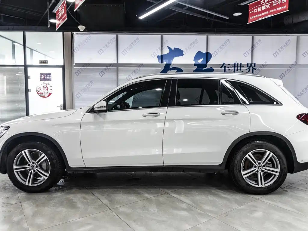 MERCEDES-BENZ GLC