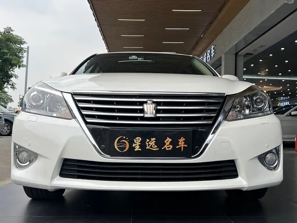 Toyota Crown — миниатюра 2
