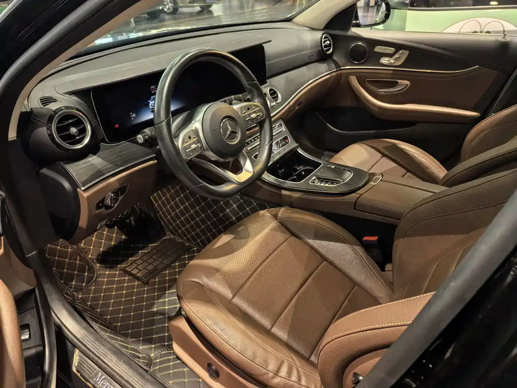 Mercedes-Benz E-Class — миниатюра 11