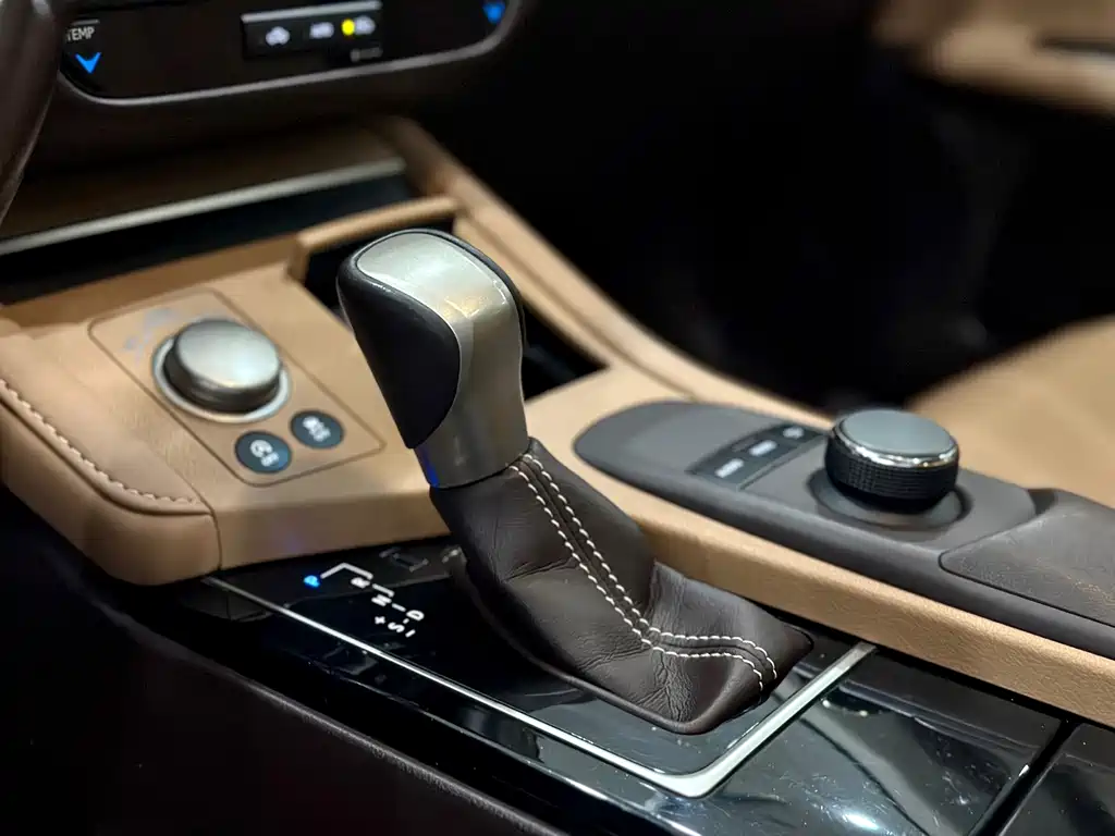Lexus ES — миниатюра 9
