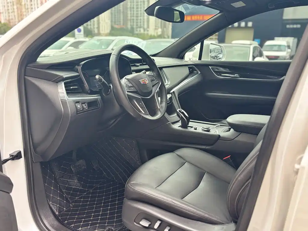CADILLAC XT5