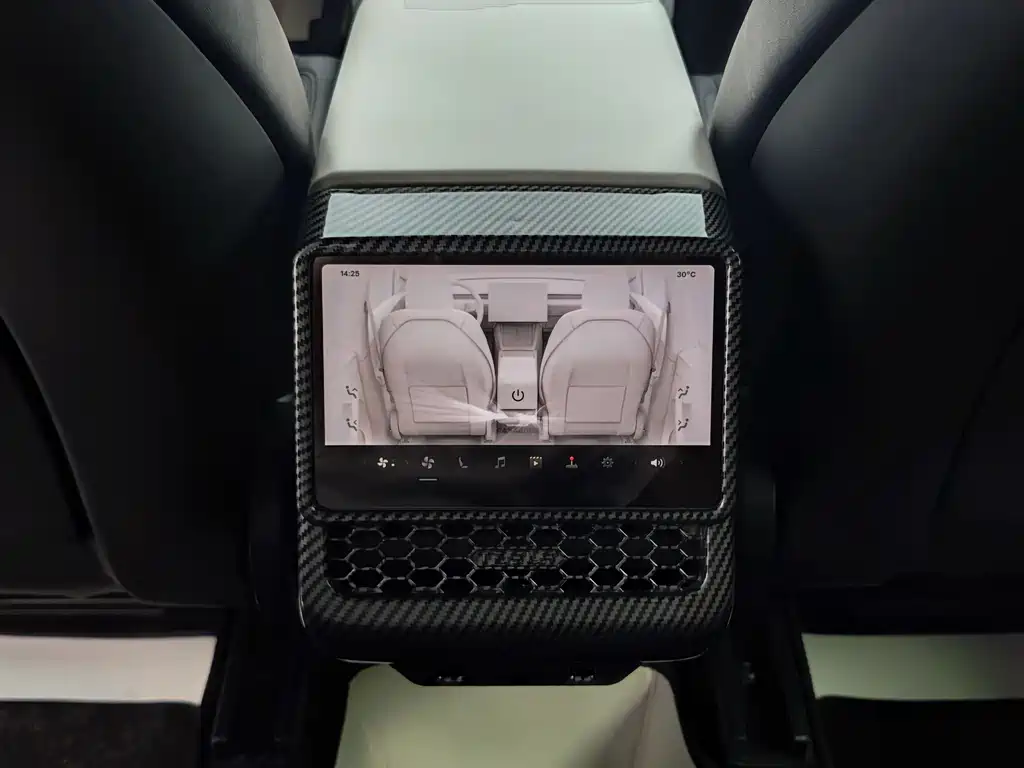 Tesla Model Y — фотографии объявления, Фото 10