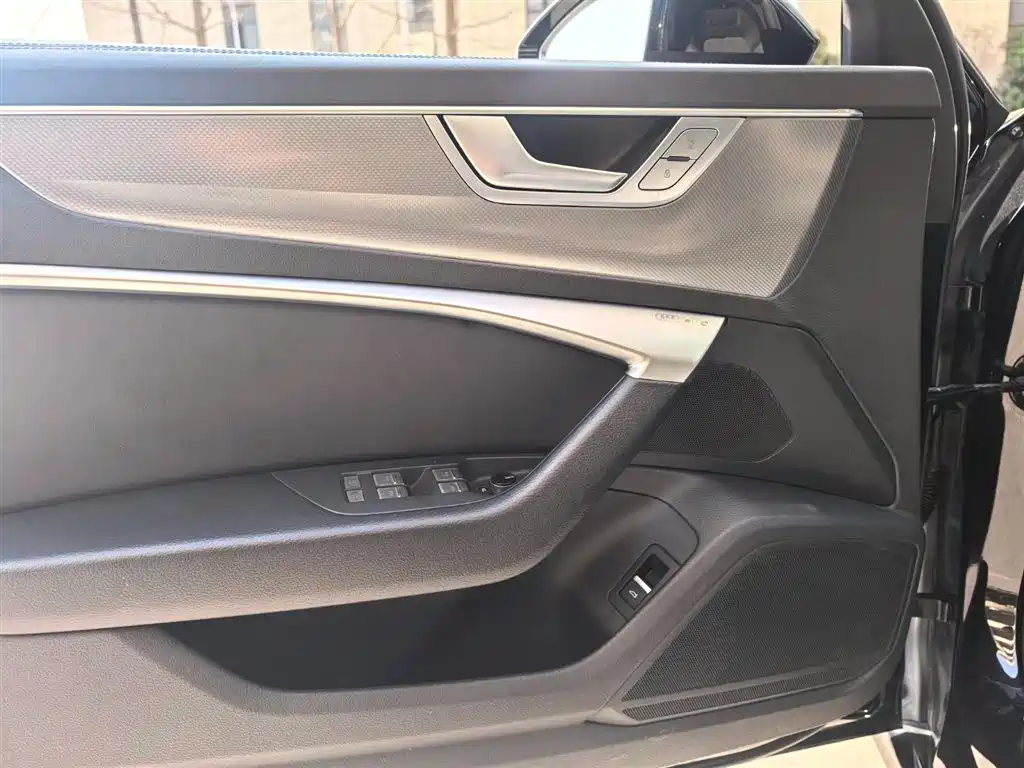 Audi A6L 2023 40 TFSI Luxury