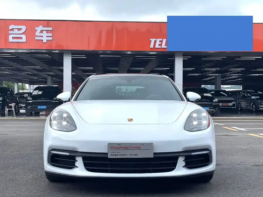 PORSCHE PANAMERA