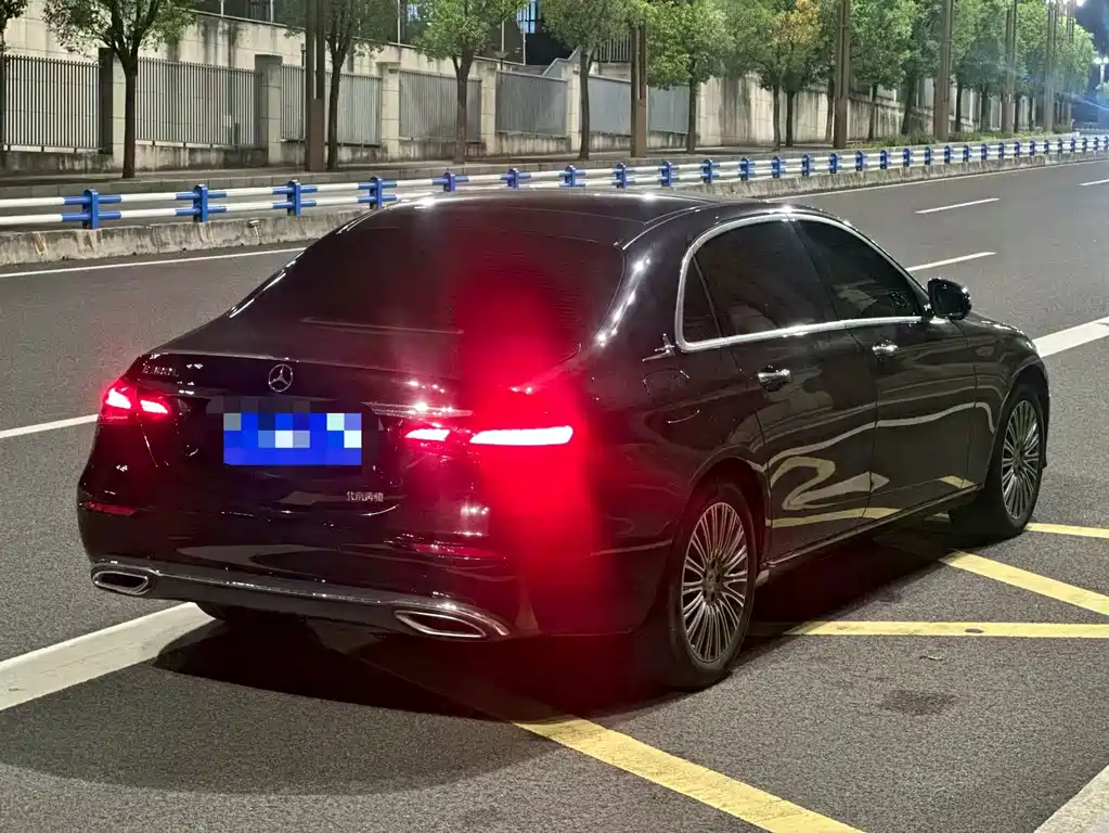 Mercedes-Benz E-Class — миниатюра 9