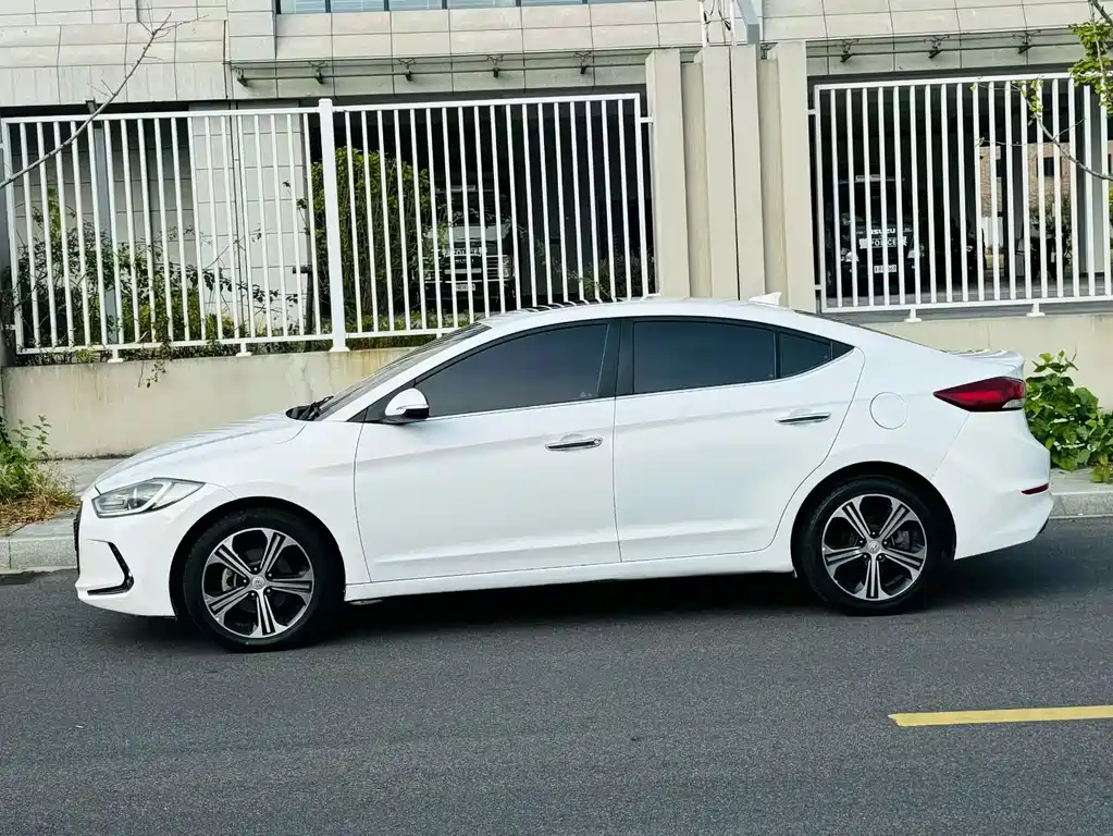 Hyundai Elantra — миниатюра 2