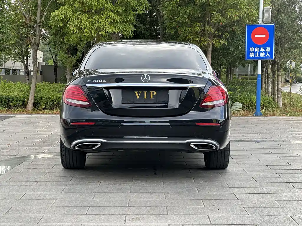 Mercedes-Benz E-Class — миниатюра 10