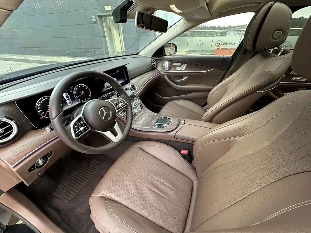 Mercedes-Benz E-Class — миниатюра 13