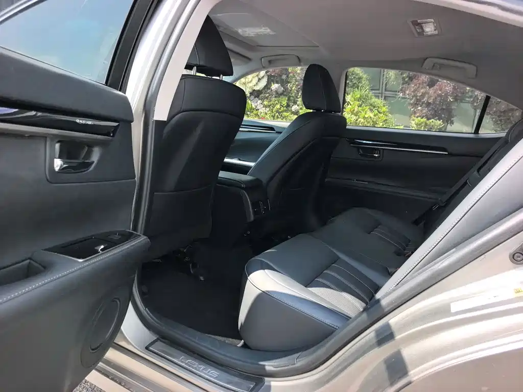 Lexus ES — миниатюра 7