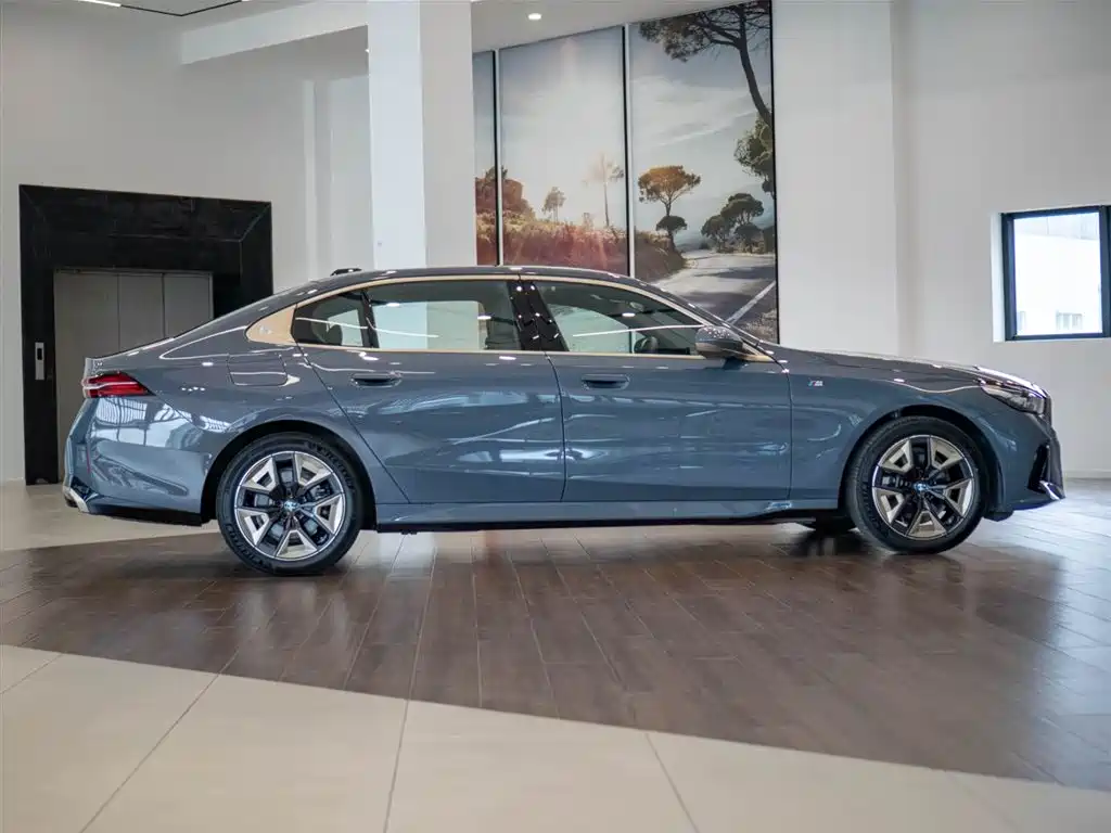 BMW 5 Series 5 2024 525Li M Sport