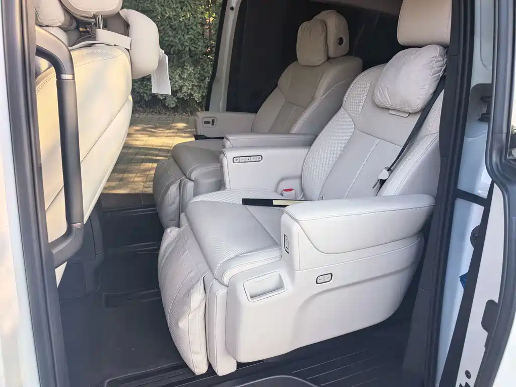 Li Auto MEGA 2025 Home