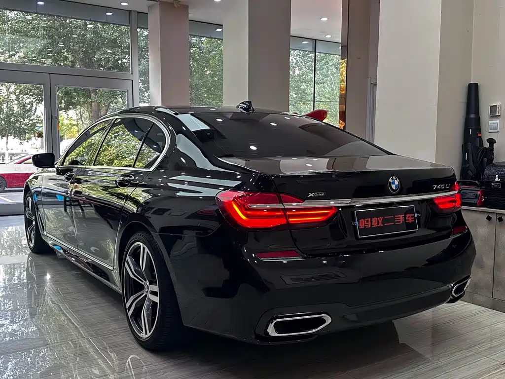 BMW 7 SERIES