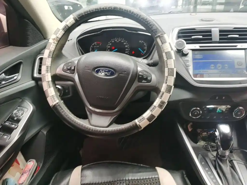 Ford Escort — миниатюра 15