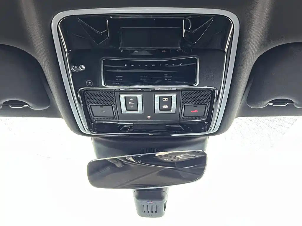 Land Rover Velar — миниатюра 25
