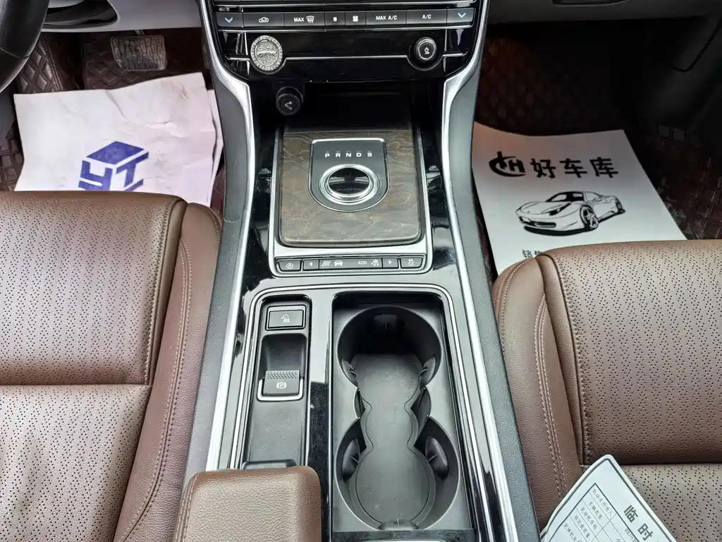 Jaguar XFL — миниатюра 6