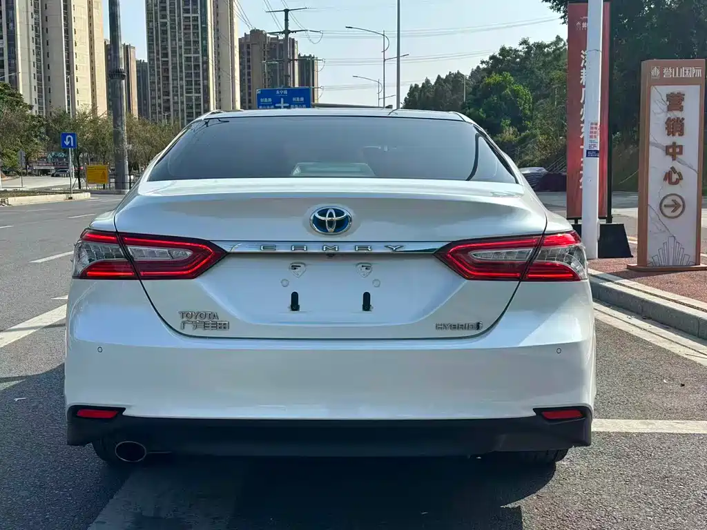 TOYOTA CAMRY