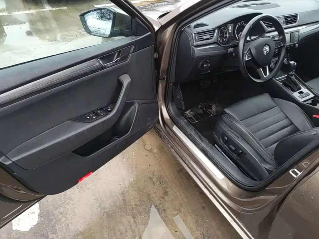 Skoda Superb — миниатюра 16