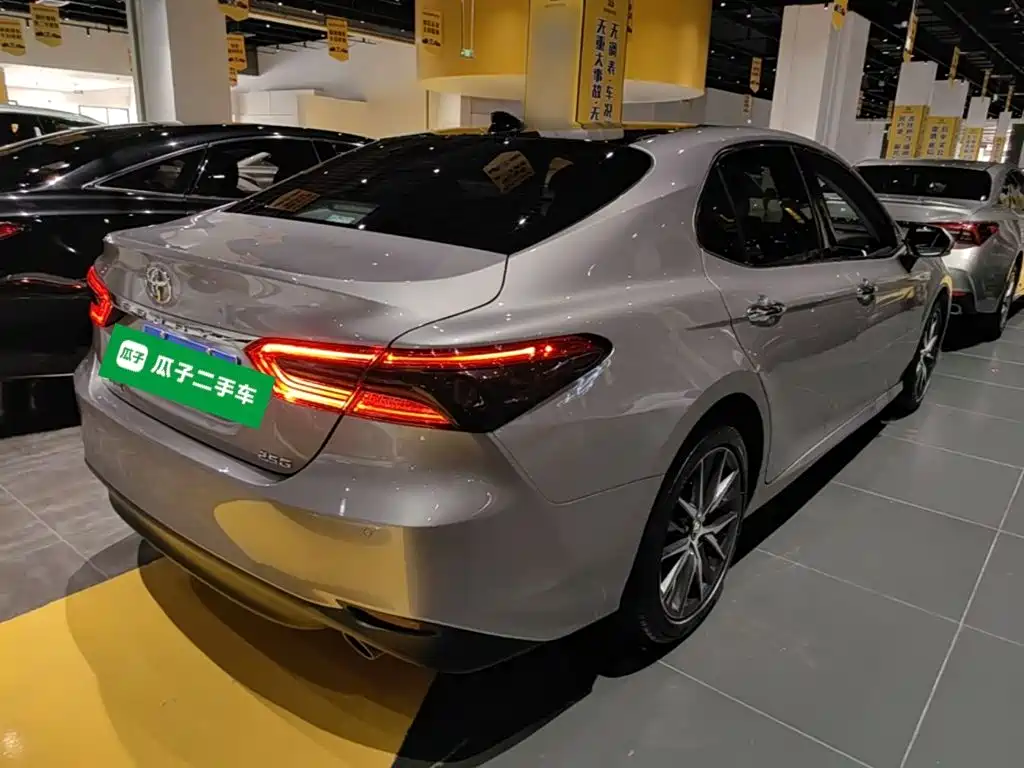 Toyota Camry — миниатюра 7