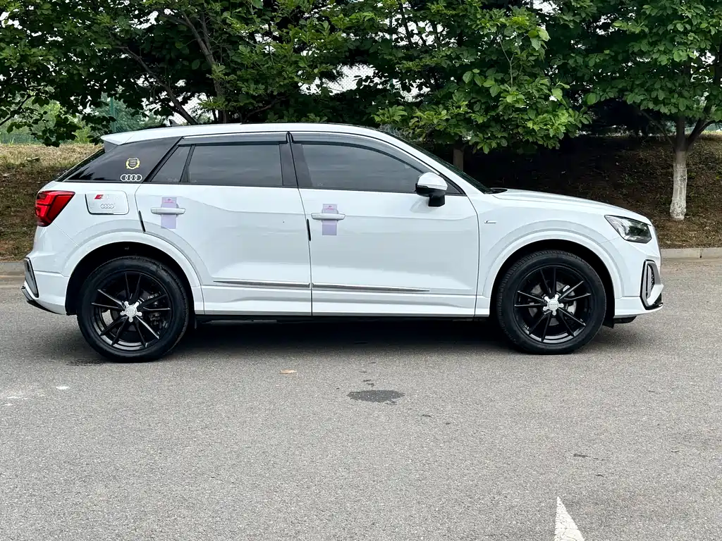 Audi Q2L 2021 35 TFSI Luxury