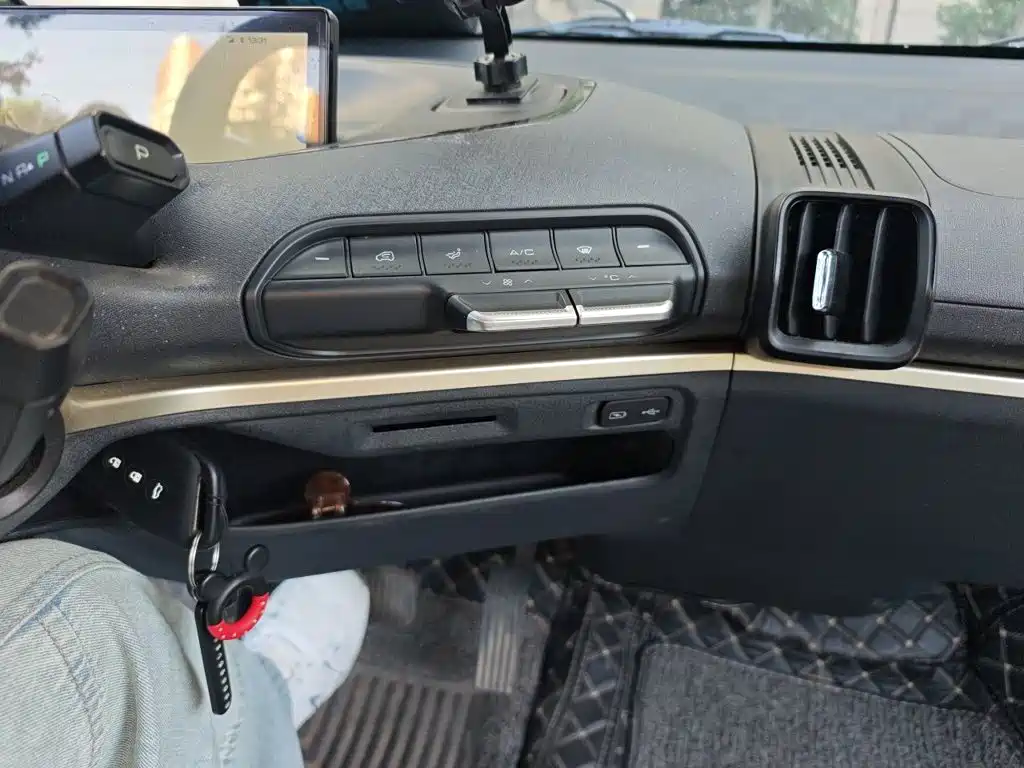 Baojun KiWi EV — миниатюра 9