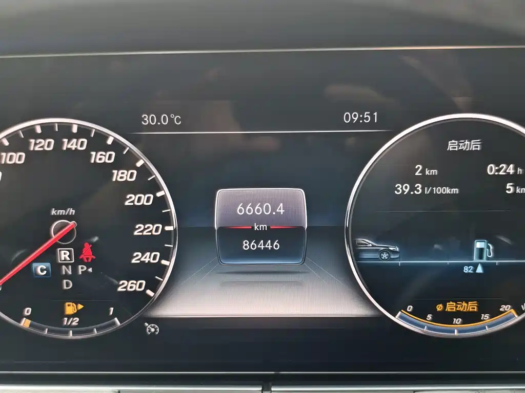 Mercedes-Benz E-Class — миниатюра 16
