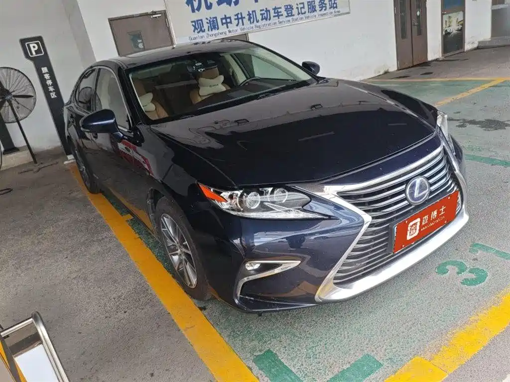 Lexus ES 2015 300h Luxury