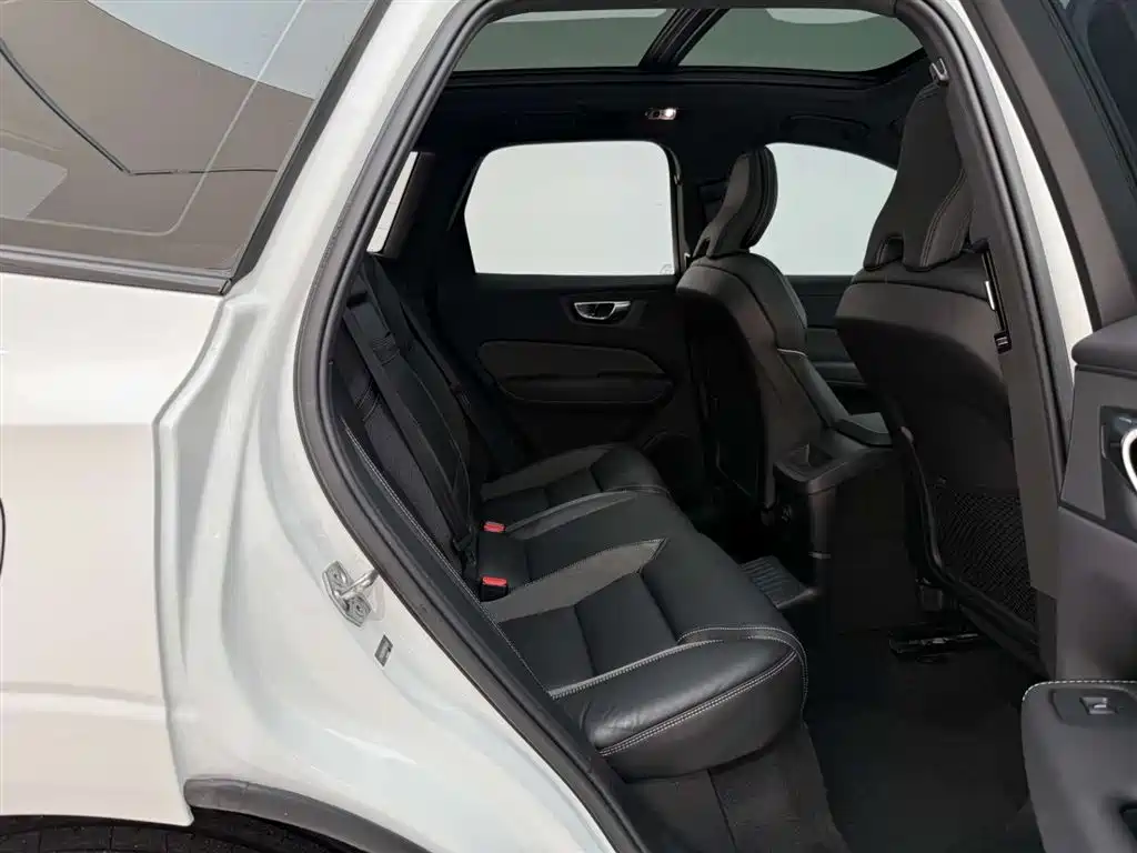 VOLVO XC60 PLUG IN HYBRID