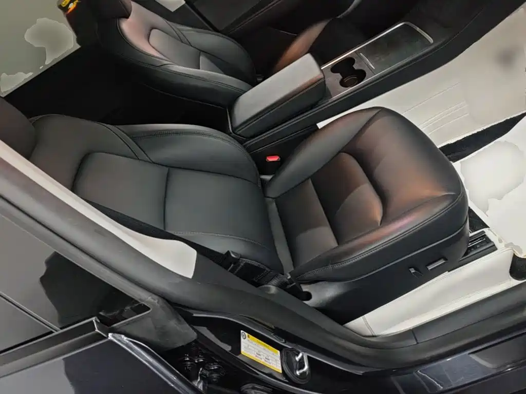 Tesla Model Y — миниатюра 25